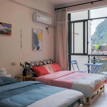 Showbiz Hostel Yangshuo Exterior photo