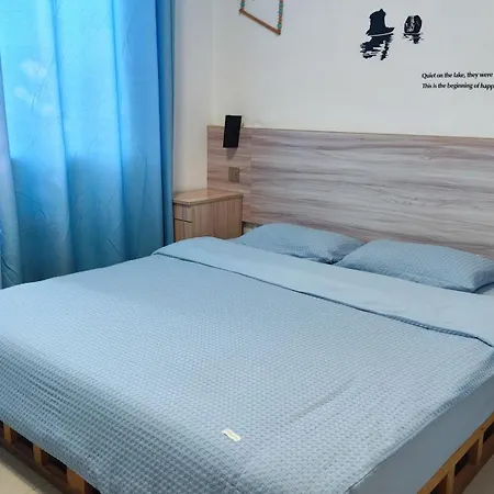 Showbiz Hostel Yangshuo Exterior photo